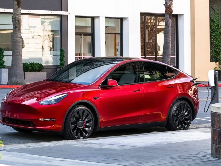 Scopri il nuovo Tesla Model Y a 7 posti: prezzo e caratteristiche svelate! Cosa c’è di nuovo?